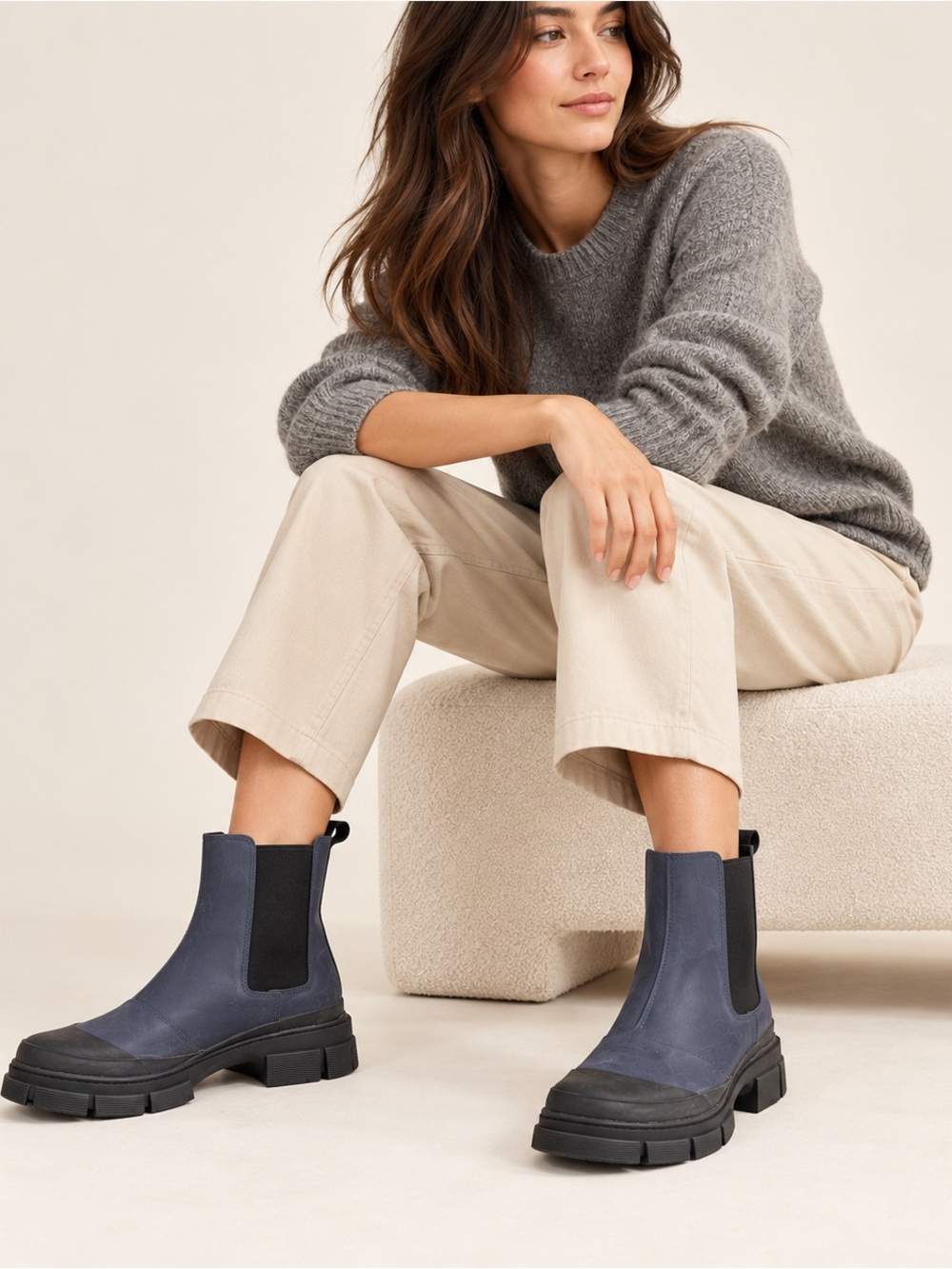 Blondo Helga Waterproof Pull-On Chelsea Boot in the navy/black. Size 9 M